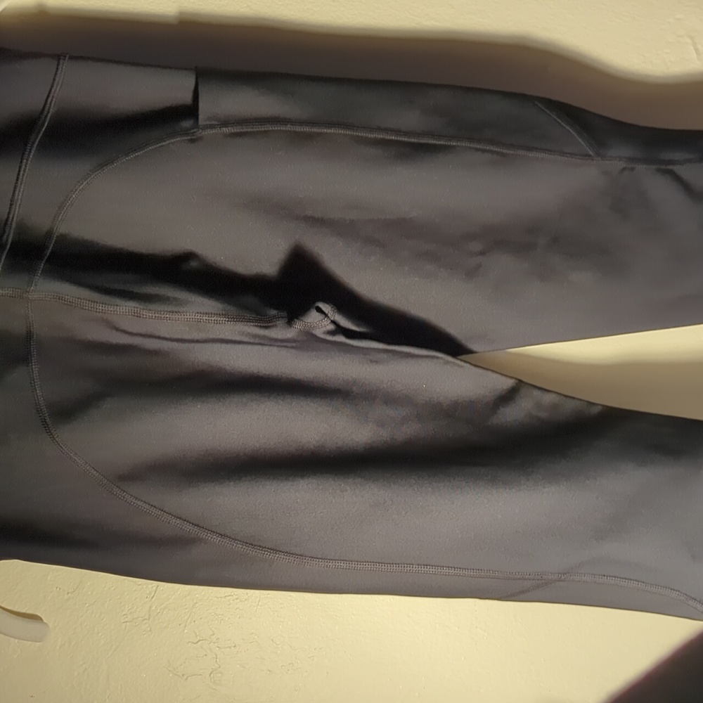NWT Under armor Compression high rise crop leggings capris black size Sm - Picture 13 of 13
